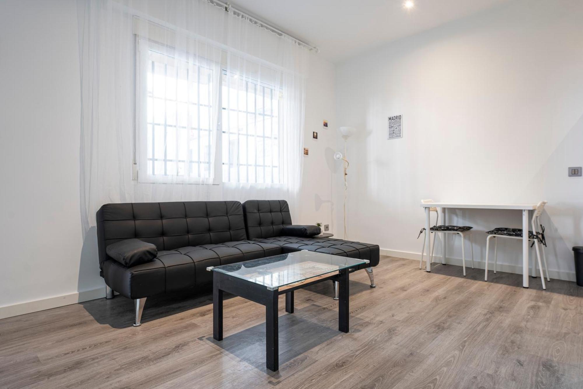 Hogar En Calle Lavapies مدريد المظهر الخارجي الصورة