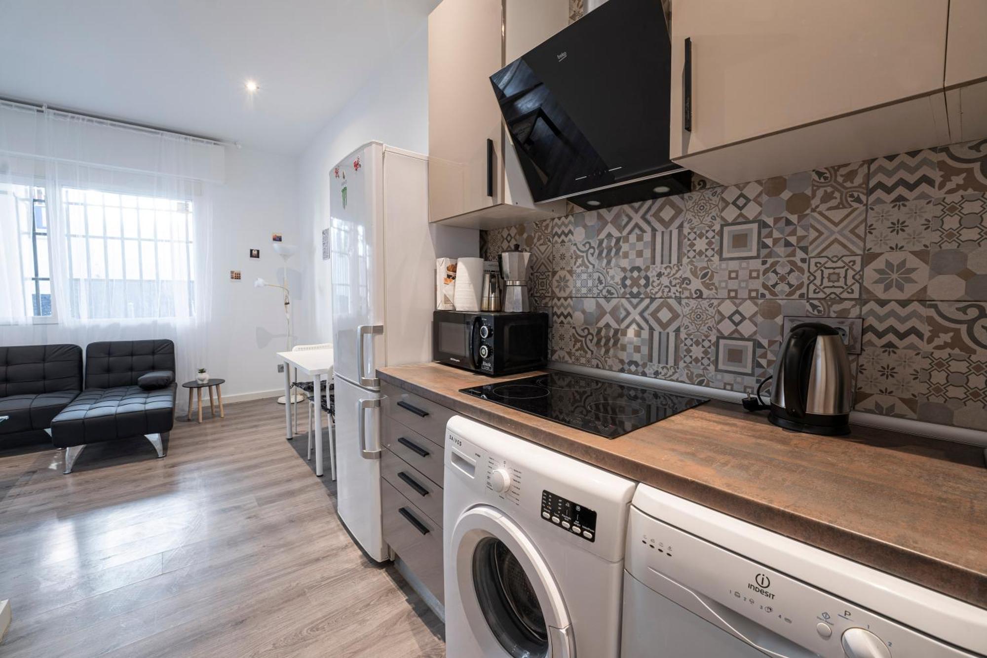 Hogar En Calle Lavapies مدريد المظهر الخارجي الصورة
