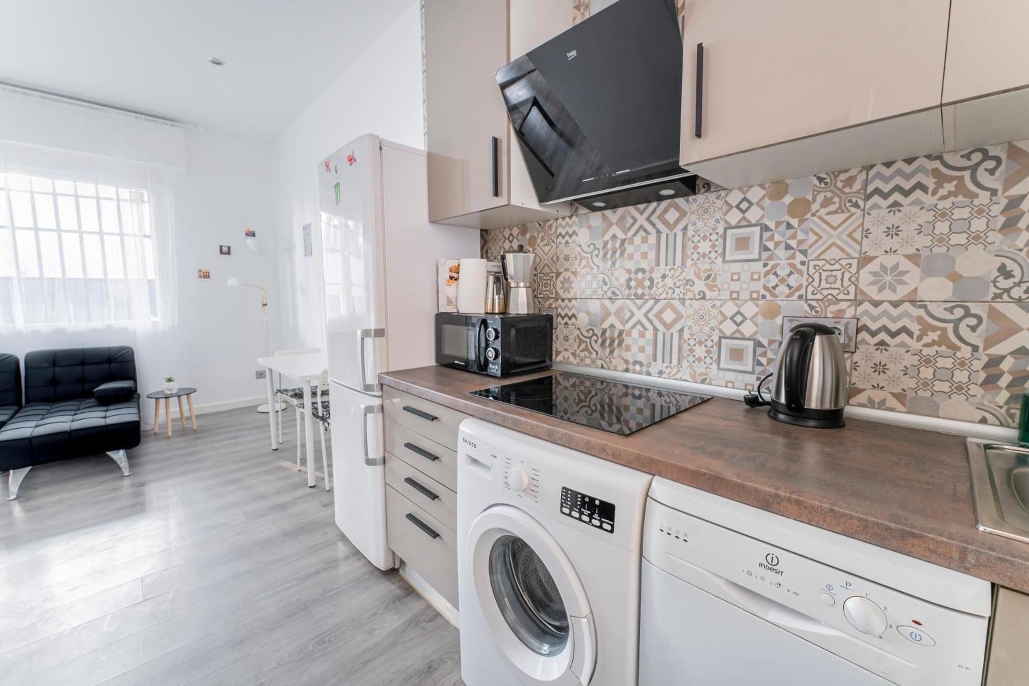 Hogar En Calle Lavapies مدريد المظهر الخارجي الصورة