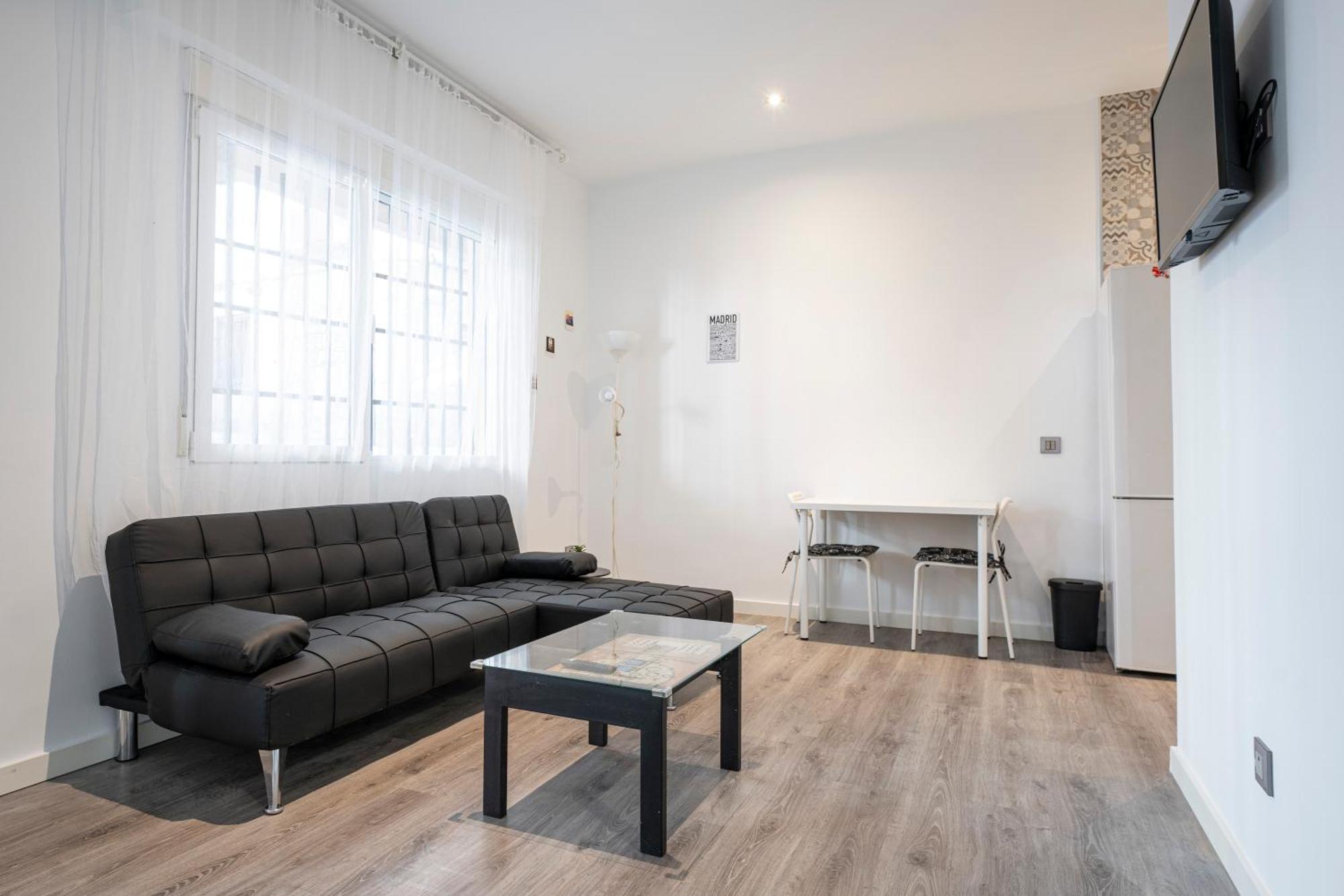 Hogar En Calle Lavapies مدريد المظهر الخارجي الصورة